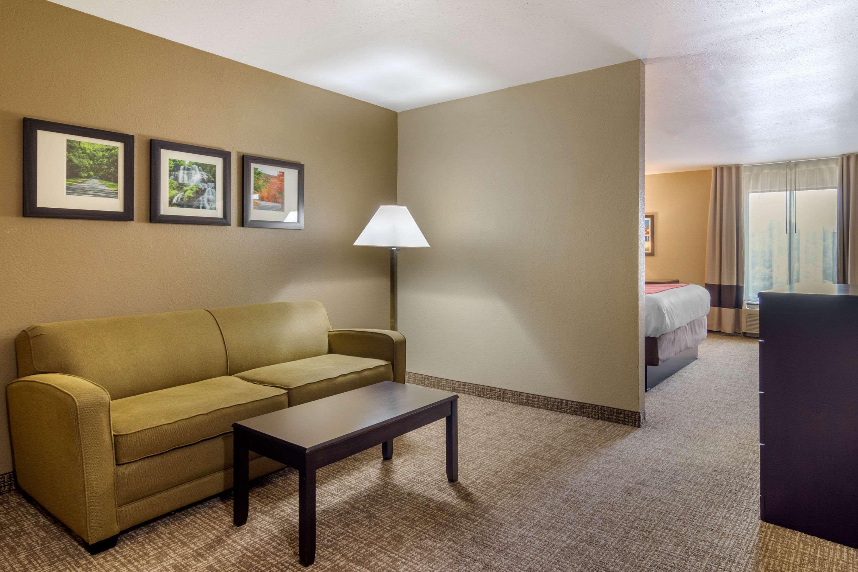 Comfort Inn & Suites Perry National Fairgrounds Area Exterior photo